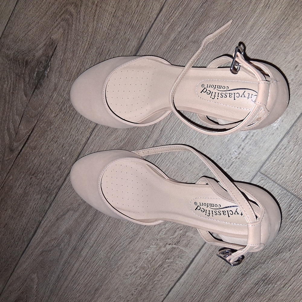 Cityclassified Cream Slingback Heels